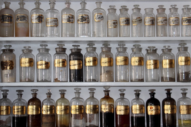 Manage the staff schedule of a pharmacist relief company.