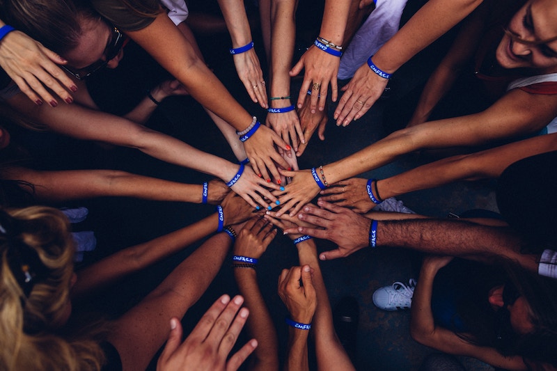 Helping hands and calendar personas with Teamup Calendar