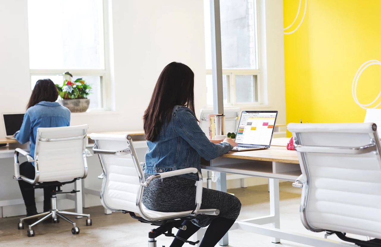 Create a powerful, customizable Kanban board that you and your team can use without ever leaving your calendar. Simplify your workflow and work efficiently.